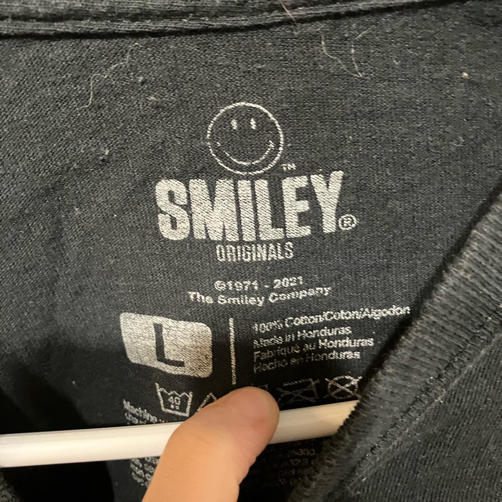 Alternative Smiley T-Shirt - Picture 6 of 6